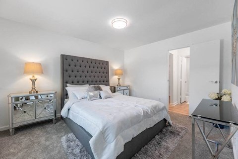 bedroom , table with lamps at Tall Timbers Apartments, Houston