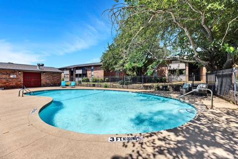 A swimming pool with the text "3F.TOWN" on the side.