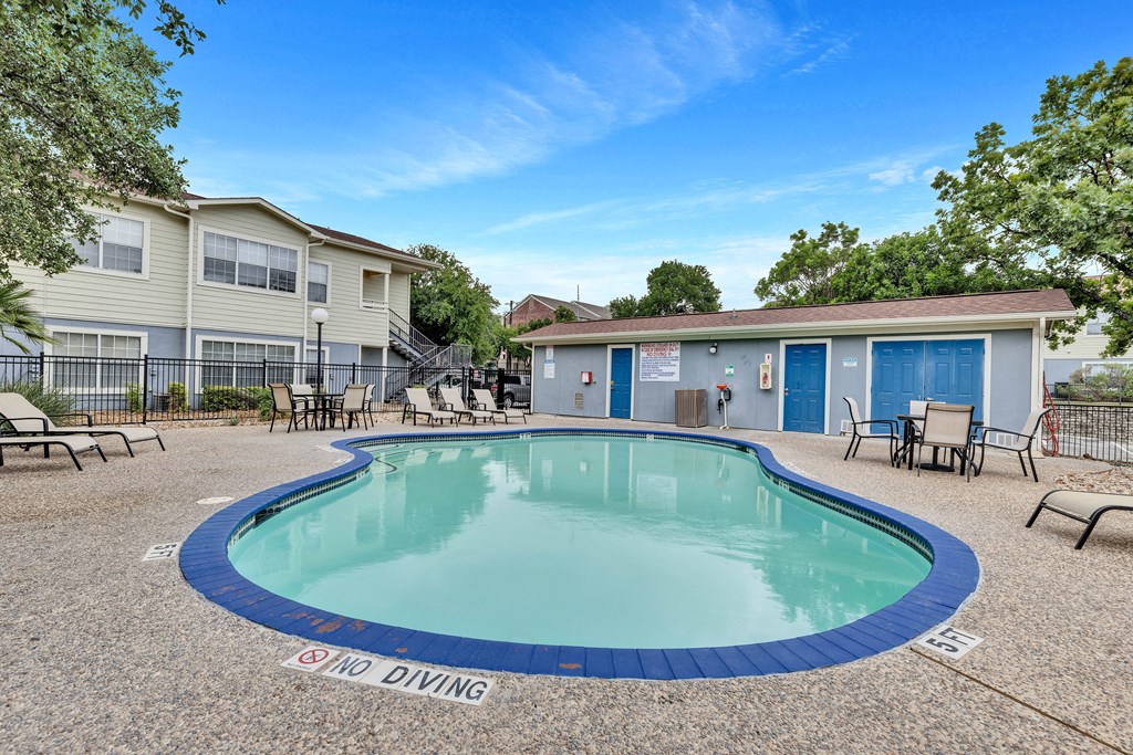 the preserve at ballantyne commons pool apartments