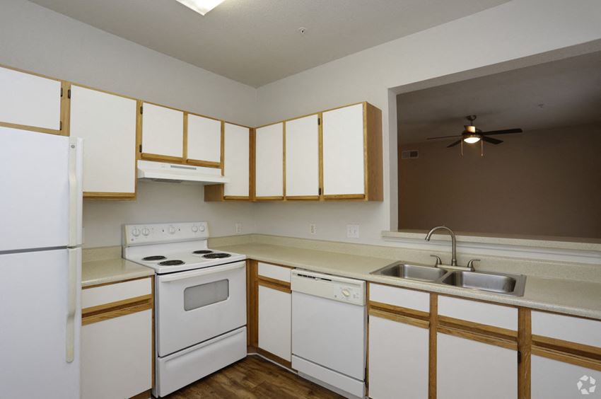 7707 South IH-35 1-3 Beds Apartment for Rent - Photo Gallery