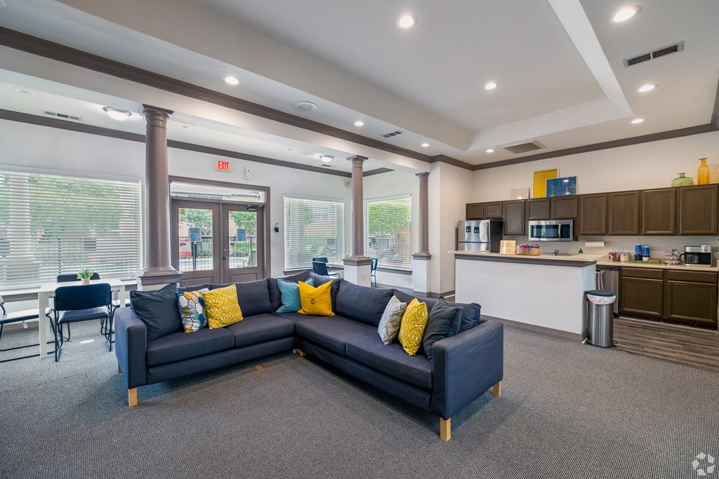 the preserve at ballantyne commons community living room and kitchen