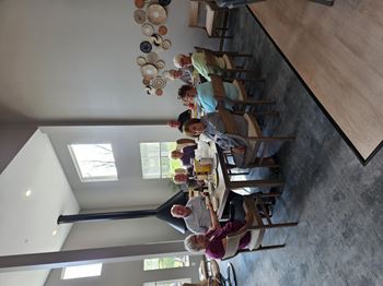 A group of people are sitting at tables in a restaurant.
