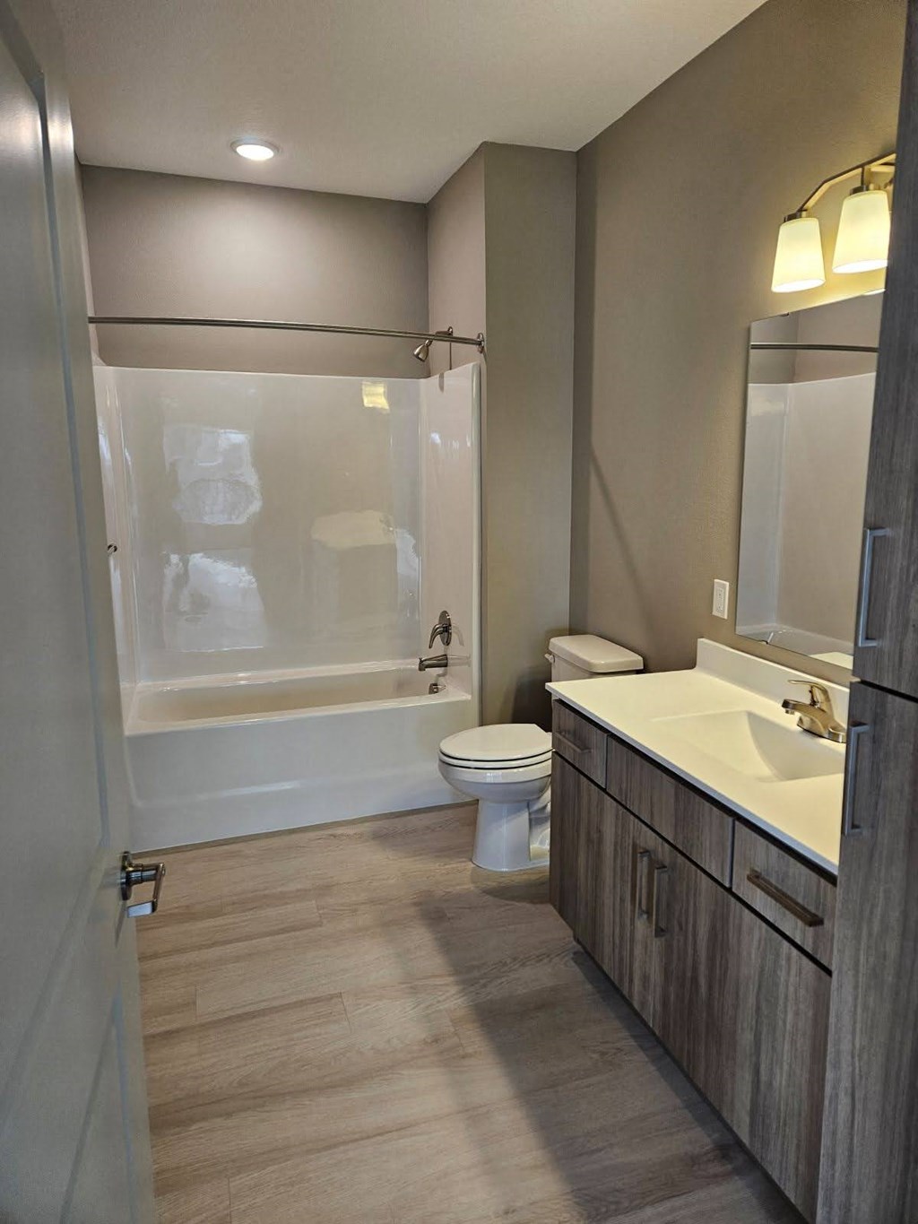 A bathroom with a toilet, sink, and bathtub.