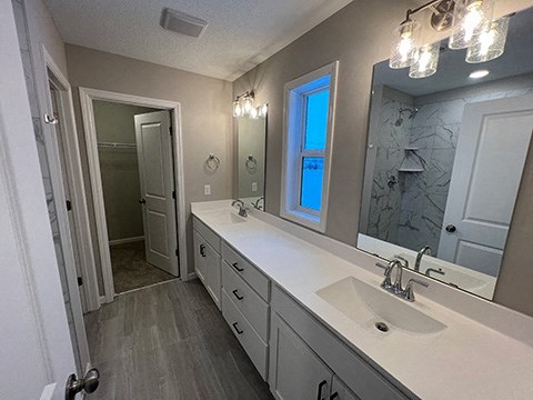 10076 32nd St NE inside 3