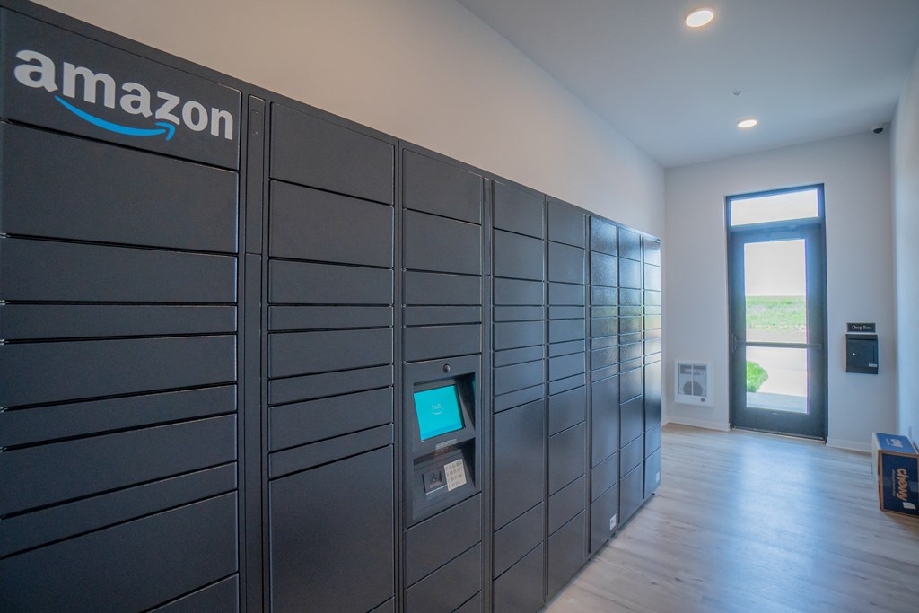 Amazon Lockers at Two Points Crossing, Madison, WI