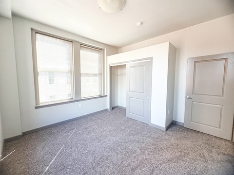 306 E. 12Th St 1-2 Beds Apartment for Rent