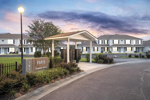 The image shows a street view of a residential area with a sign that reads "FARIS".