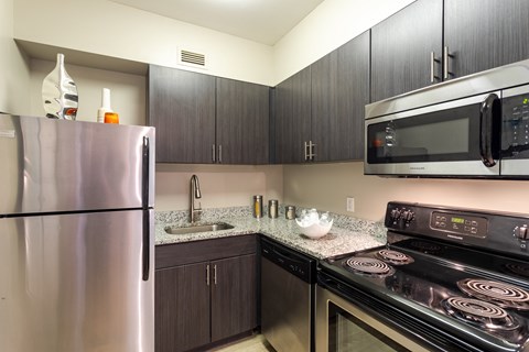 Kitchen with stainless steel appliances and granite counter tops at 500 Fifth Apartments, Tennessee