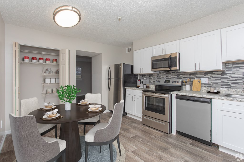 Fully Equipped Kitchen at Avondale Place Apartments, Georgia, 30002
