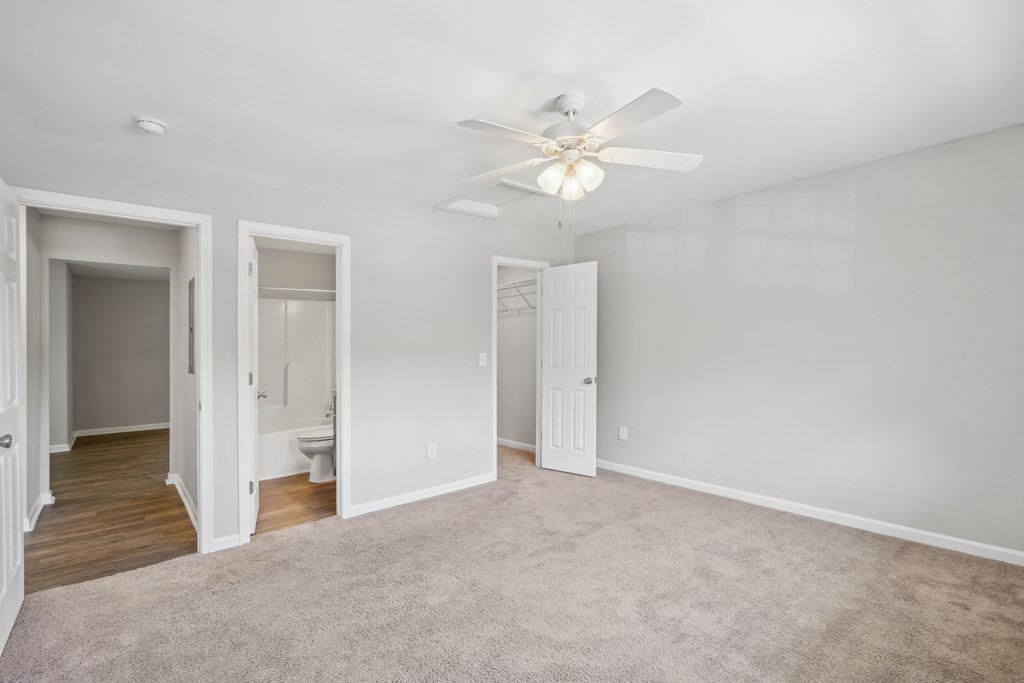 A spacious bedroom at Lexington on the Green, North Carolina