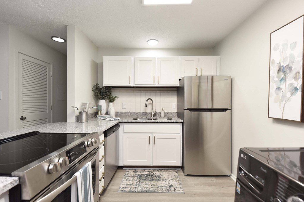 Fully Equipped Kitchen With Modern Appliances at Kinley Lofts, Tennessee , 37912