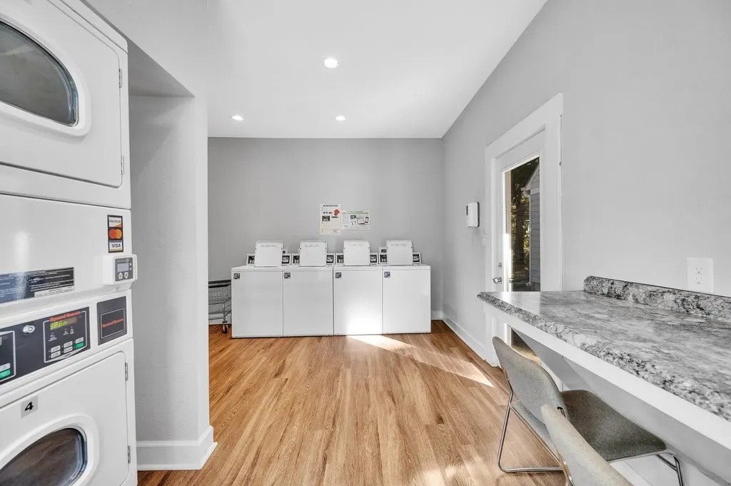 Laundry Room at Avondale Place Apartments, Georgia