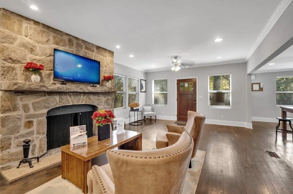 A Living Room With Fireplace at Avondale Place Apartments, Avondale Estates, GA, 30002