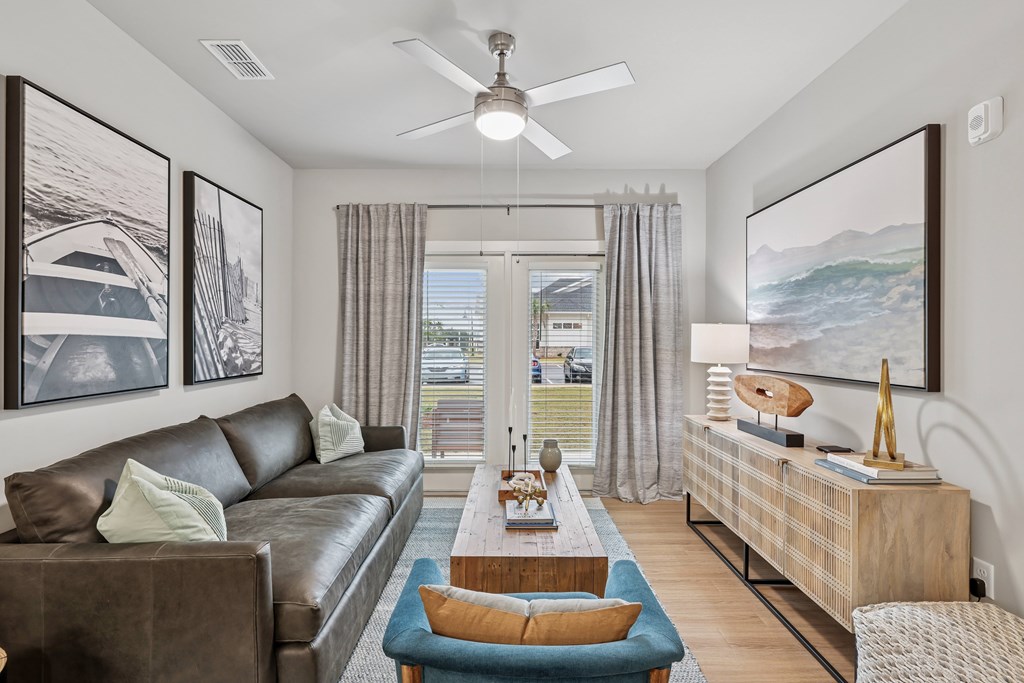 Living Room With Ceiling Fan at The Exchange at Crestview Apartments, Crestview, Florida