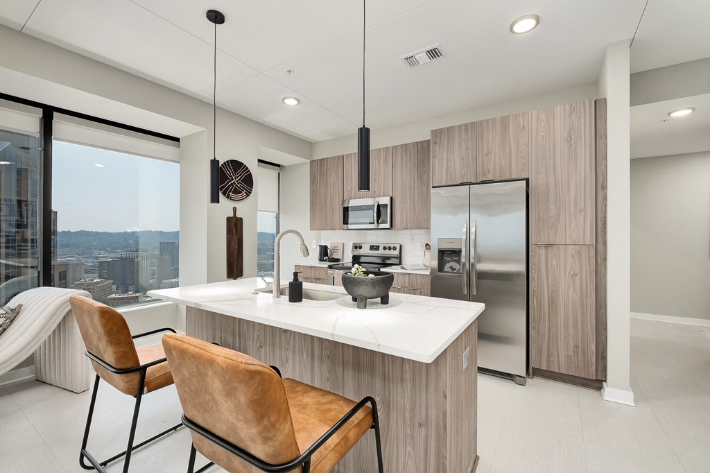 Kitchen Island Breakfast Bar at The 600, Birmingham Alabama