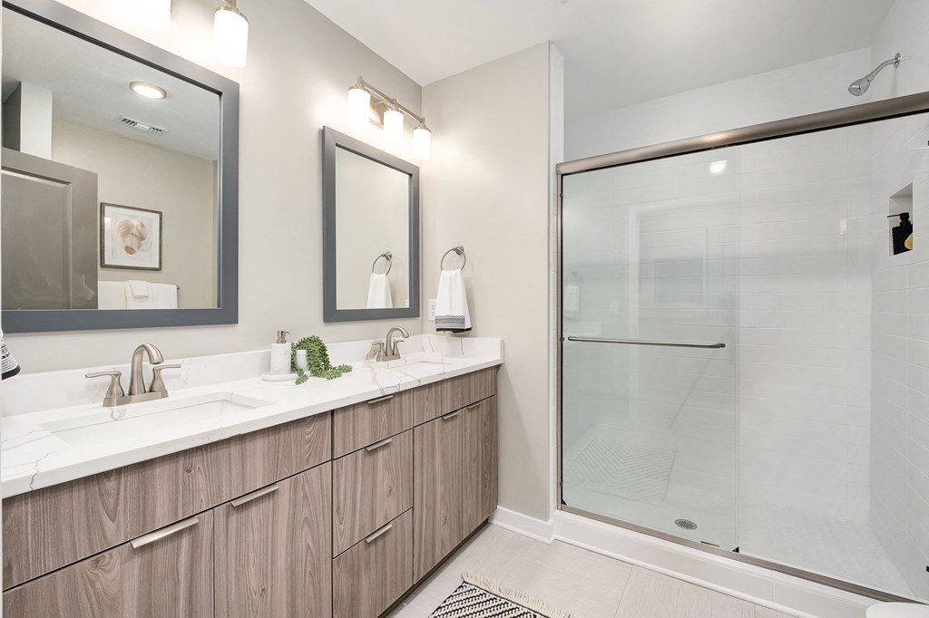 Walk In Shower at The 600, Birmingham, AL 35203