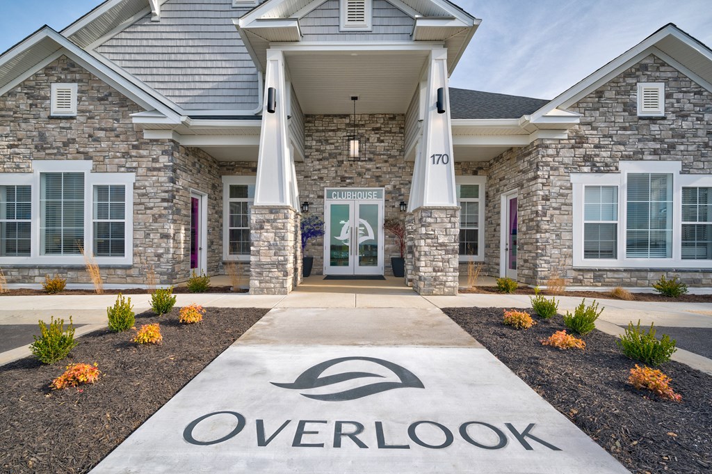 Overlook Clubhouse Entrance