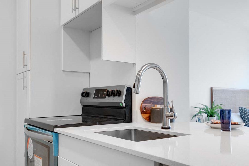 a kitchen or kitchenette at olympic view london stratford apartment