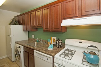 5635 Regency Park Court 1-4 Beds Apartment for Rent - Photo Gallery 5