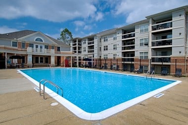 1957 Columbia Pike 1-2 Beds Apartment for Rent - Photo Gallery 1