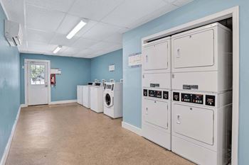 the laundry room is equipped with washers and dryers and plenty of washes