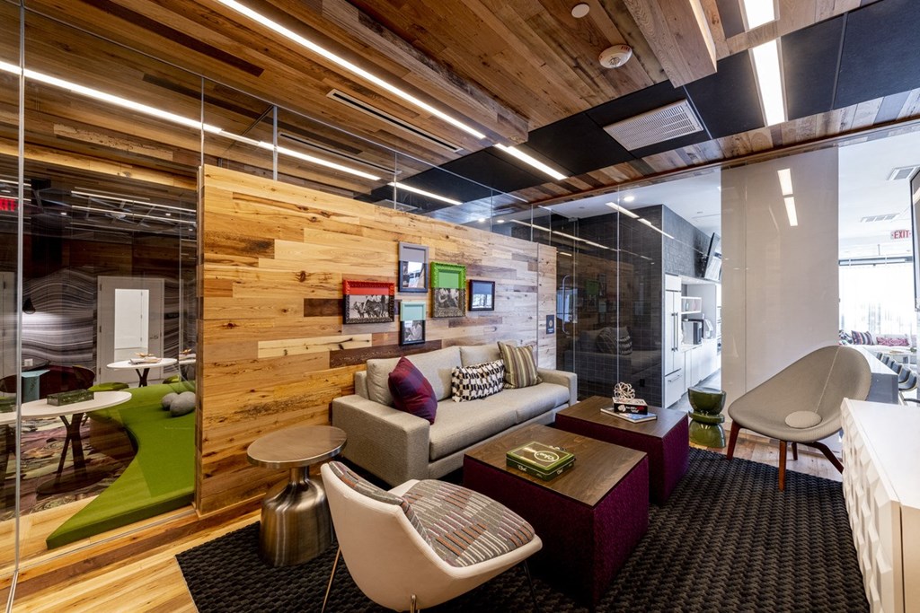 Mission Lofts amenities  conference room