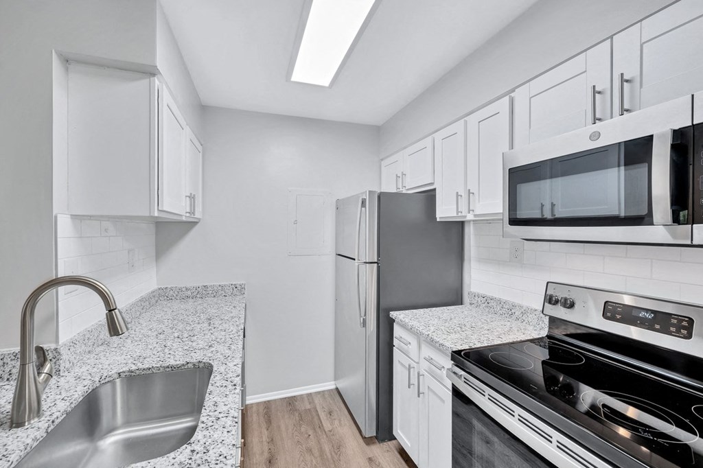 the preserve at ballantyne commons apartment kitchen