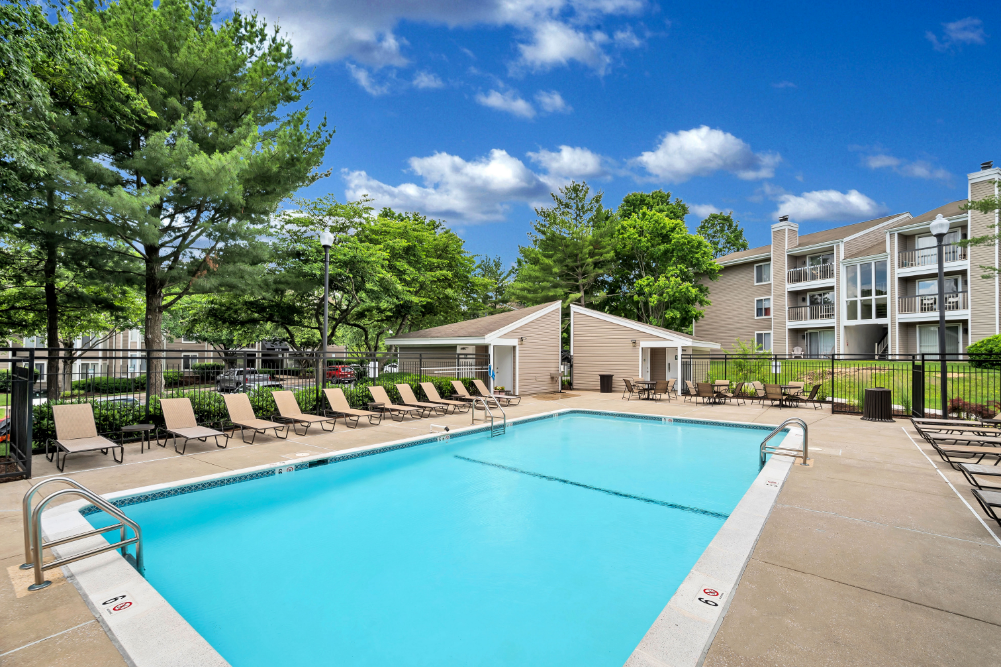 the preserve at ballantyne commons pool and apartment buildings