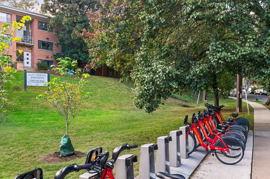a row of bikes parked in a row on a sidewalk