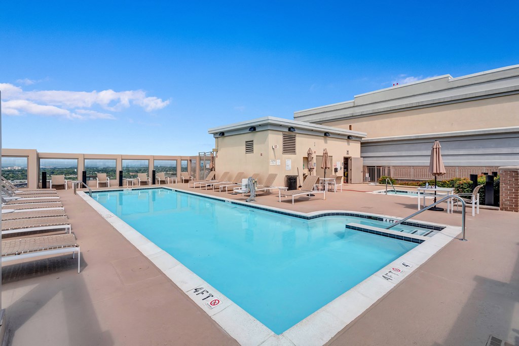 Rooftop swimming pool at Cosmopolitan at Reston