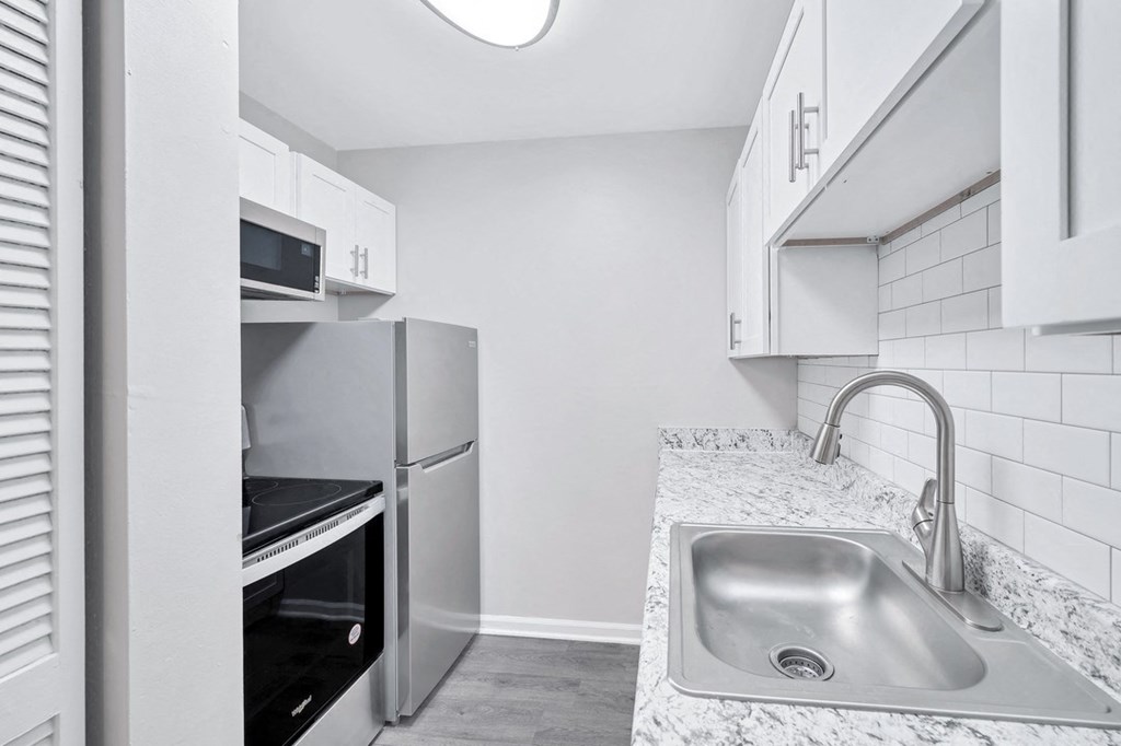 the preserve at ballantyne commons apartment kitchen