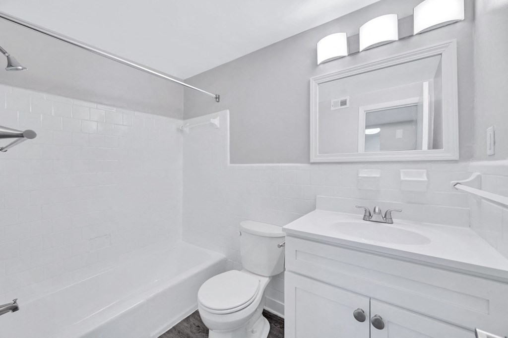 the preserve at ballantyne commons apartment bathroom