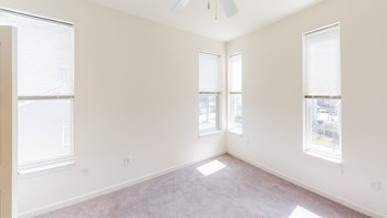 Apartment bedroom-Legacy Pointe at Poindexter, Columbus, OH - Photo Gallery 17