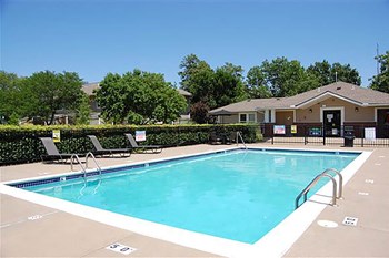 Outdoor Pool Outdoor pool area-Longfellow Heights Apartments, Kansas City, MO - Photo Gallery 5