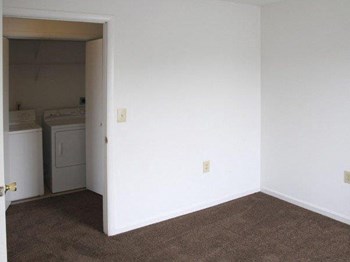 Apartment Living and Laundry Area Apartment living and laundry area, Cameron Creek Apartments, Galloway, OH 43119 - Photo Gallery 4