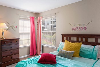 Apartment Bedroom Apartment bedroom_Cambury Hills Apartments Omaha, NE - Photo Gallery 2