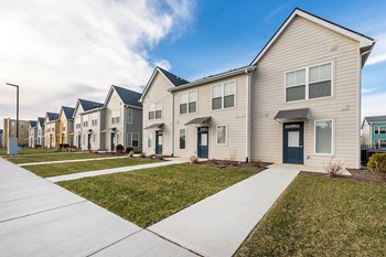 Side wlak view-Legacy Pointe at Poindexter Columbus, OH - Photo Gallery 6