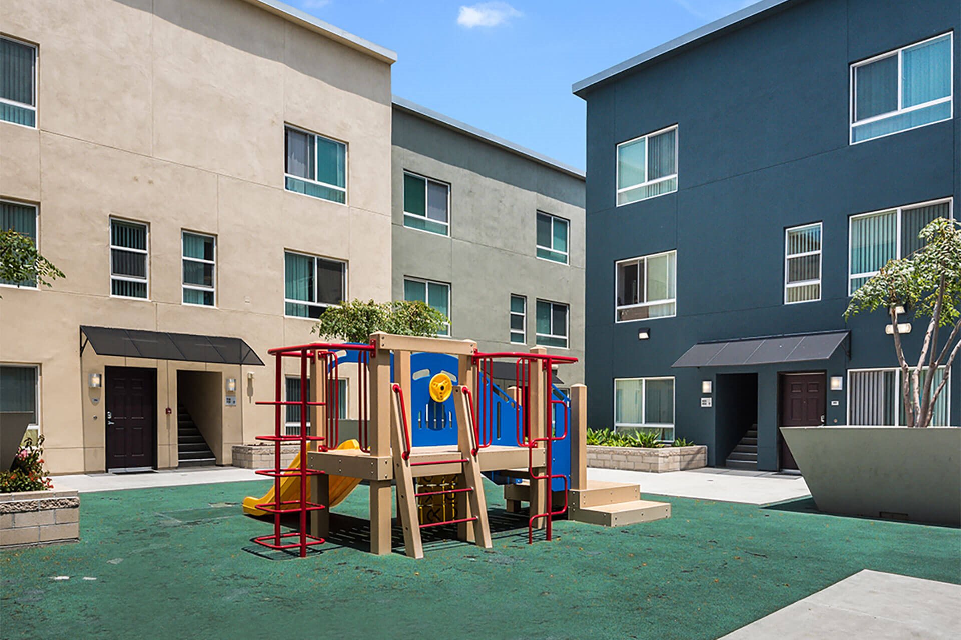 Photos and Video of MacArthur Park Apartments in Los Angeles, CA