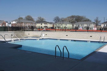 Outdoor pool-Quimby Plaza Apartments Memphis, TN - Photo Gallery 11