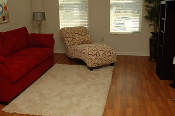 Furnished living room-Quimby Plaza Apartments Memphis, TN - Photo Gallery 8