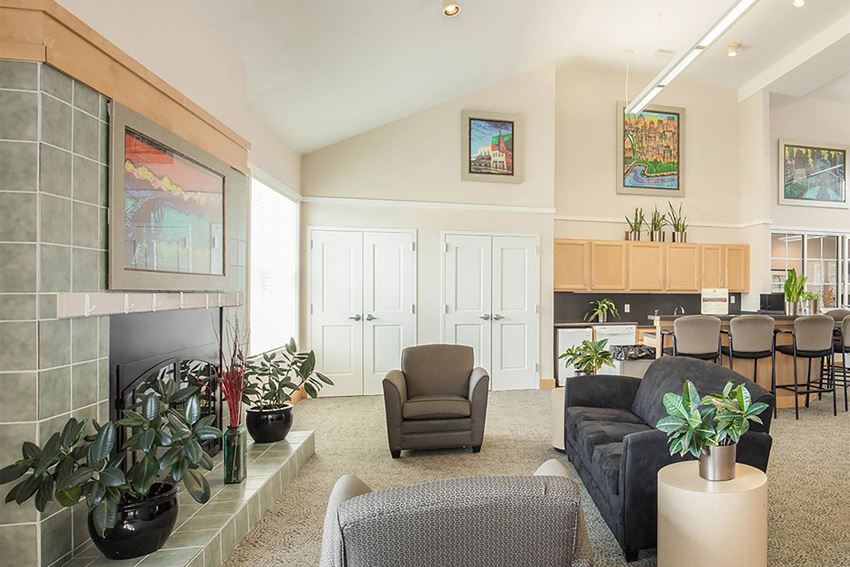 University Place Apartments, 1045 East EH Crump Blvd, Memphis, TN