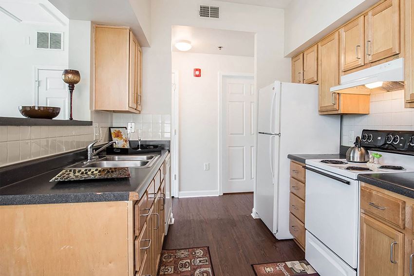 University Place Apartments, 1045 East EH Crump Blvd, Memphis, TN