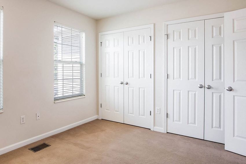 University Place Apartments, 1045 East EH Crump Blvd, Memphis, TN RentCafe