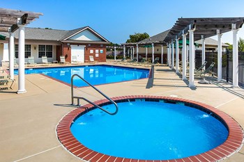 Outdoor Swimming Pool-University Place Apartments, Memphis, TN 38104 - Photo Gallery 26