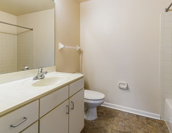 Apartment bathroom-Renaissance Place at Grand Apartments, St. Louis, MO - Photo Gallery 8