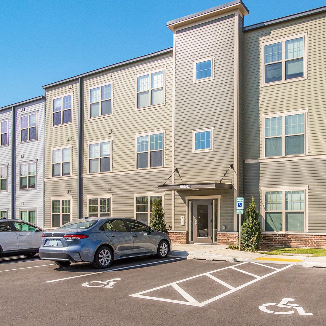 Waterford At Sterling Place Apartments, 701 Sterling Place, Lancaster