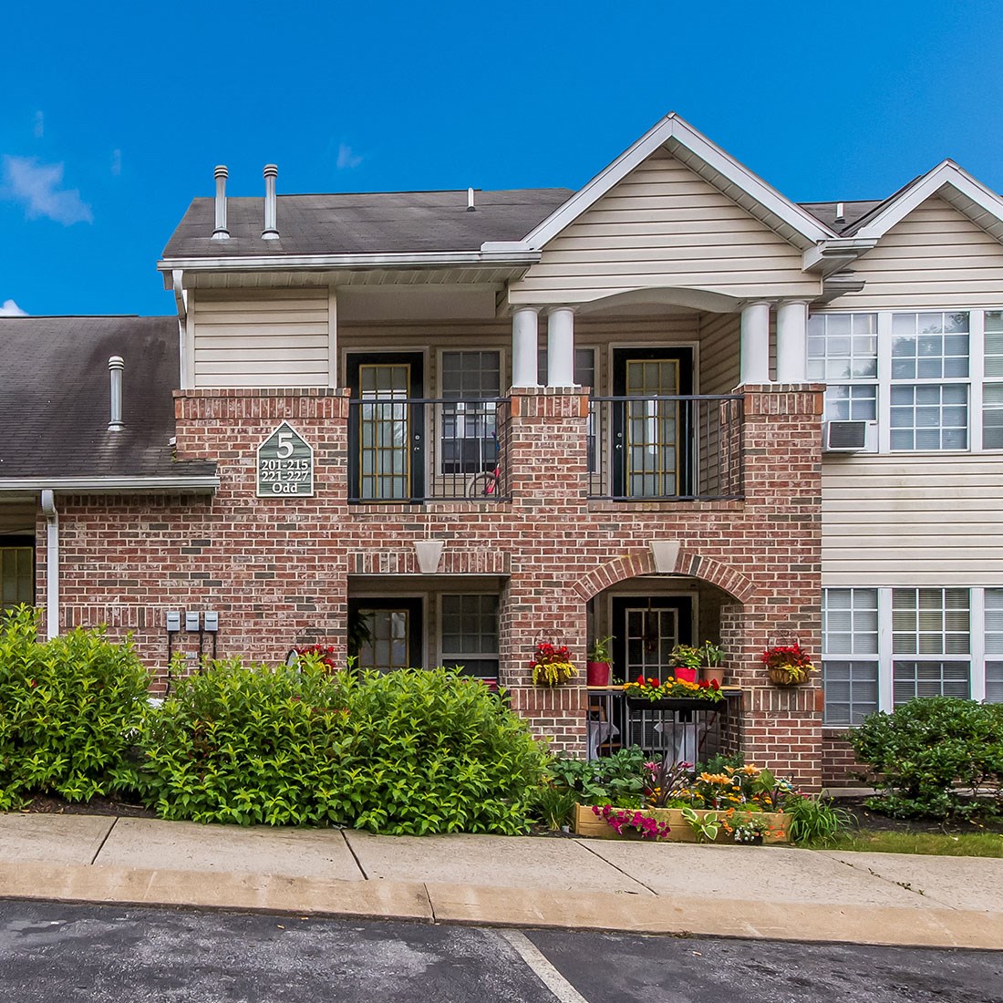 Waterford At Sterling Place Apartments, 701 Sterling Place, Lancaster