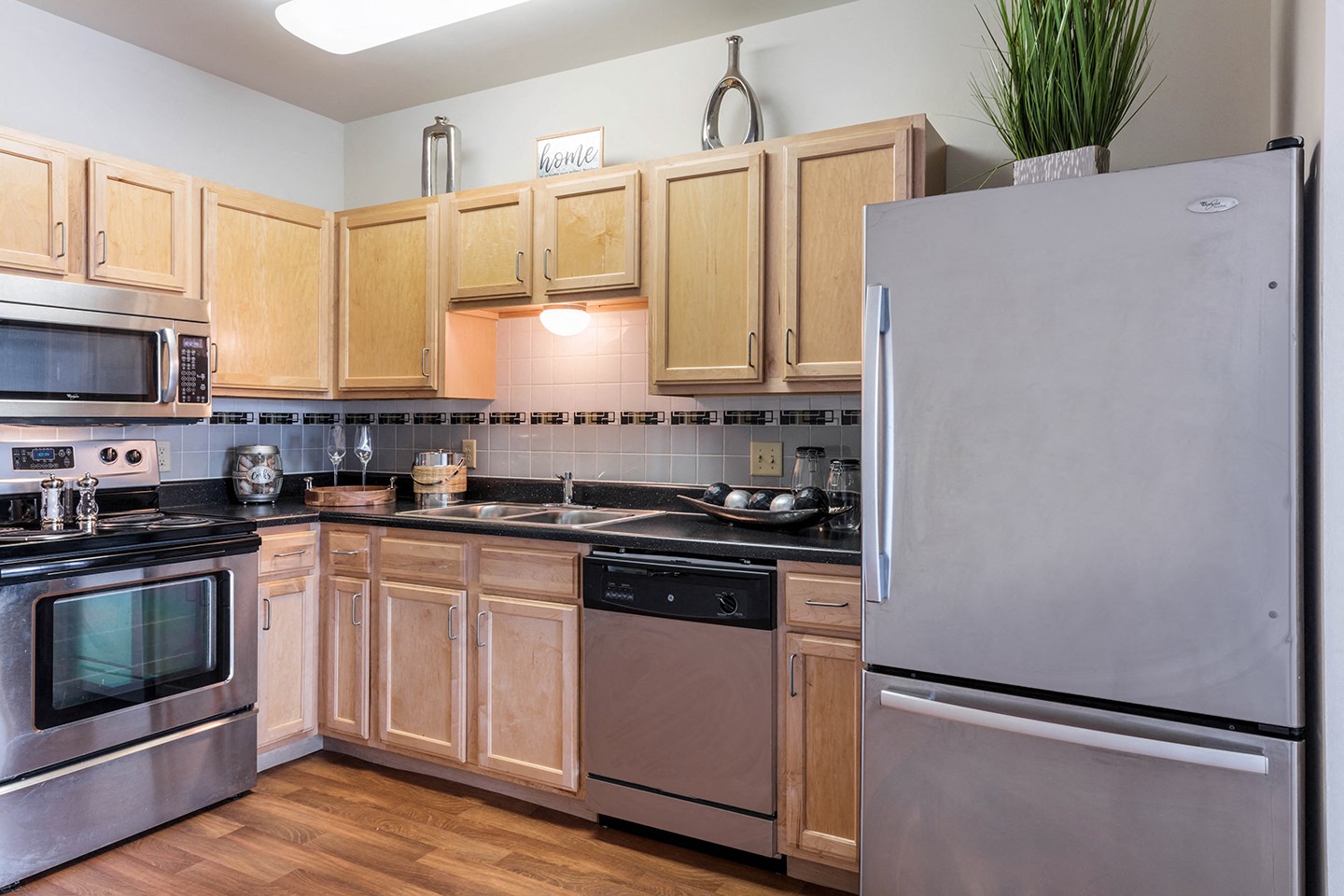 Quimby Plaza Apartments is a similar property to 3954 Chelsea Hill Dr located in Memphis