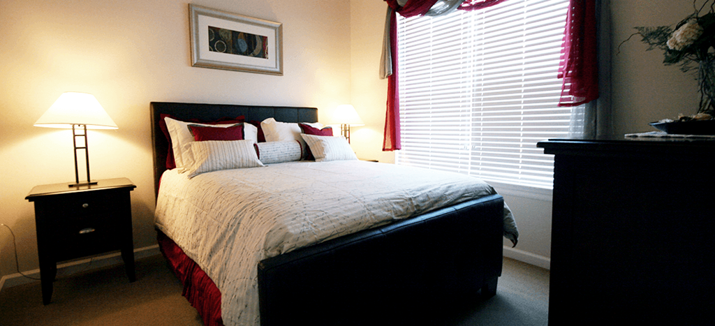 a bedroom at Cambridge Sr. with a bed and a large window