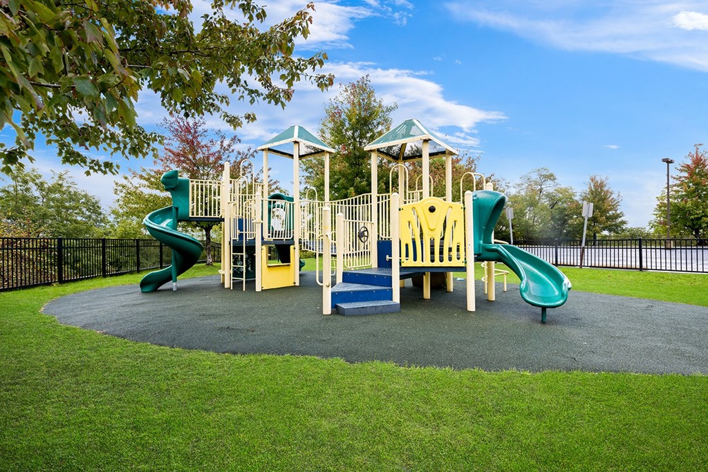 Tremont Pointe Apartments